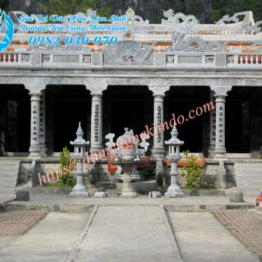 cột đá tròn, đỉnh hương đá, lan can đá, cuốn thư đá, nhà thờ đá