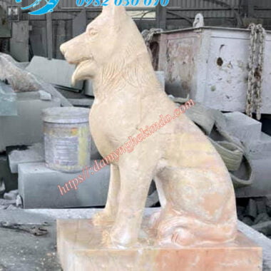 Tượng con chó đá vàng, Con nghê việt đá