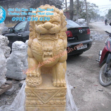 Tượng con nghê tàu đá vàng