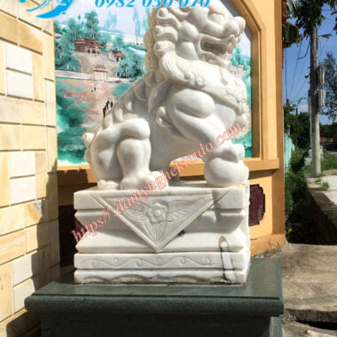 Tượng con nghê tàu làm bằng đá trắng
