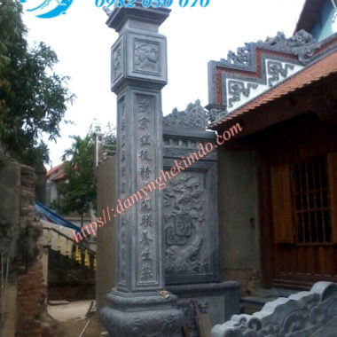 Mẫu cổng đồng trụ đá, bức vách Nhà thờ chạm tứ quý, cột trụ đá