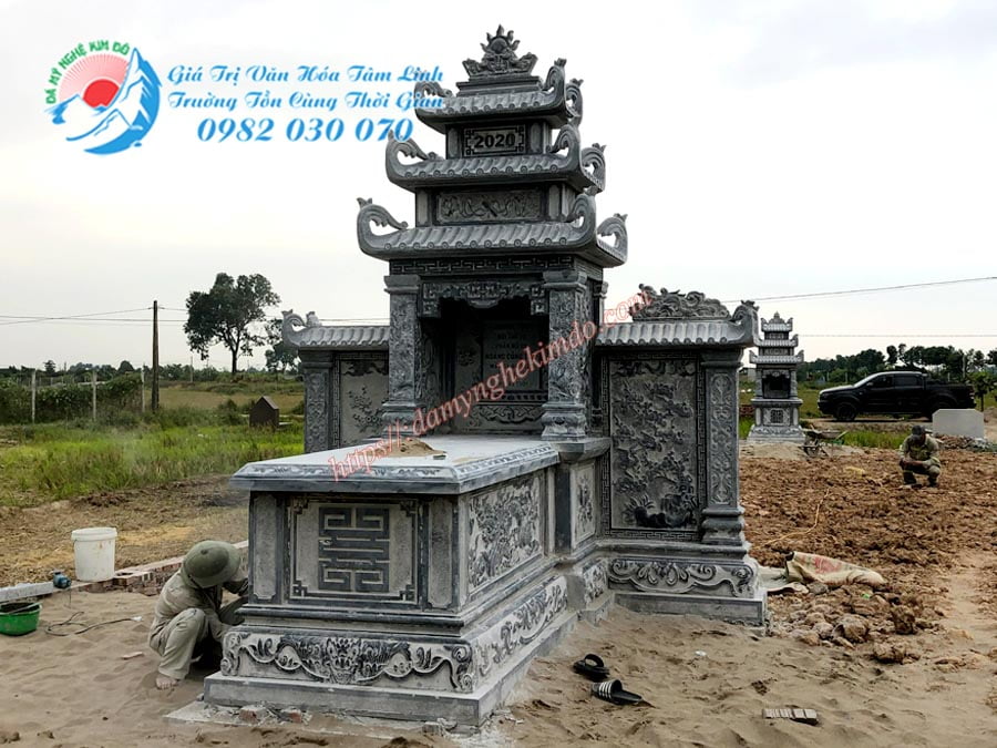 Xu hướng lựa chọn mua lăng mộ đá đẹp năm 2022, Công trình lắp đặt mộ tổ liền lăng cánh đá tại Hà Nội. Mẫu mộ đá liền lăng thờ đá đẹp