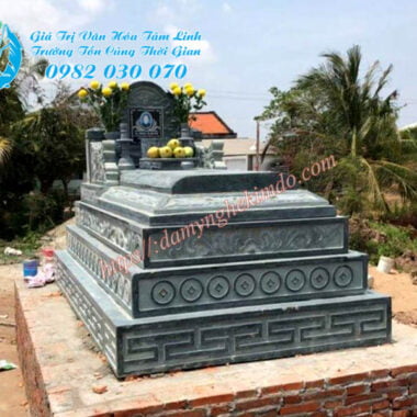 Mộ ngai đá, Xu hướng lựa chọn mua lăng mộ đá đẹp năm 2022,Mộ tam cấp đá xanh rêu, mộ tam sơn đá xanh rêu đẹp, Mẫu mộ đá xanh rêu đẹp, mộ tam sơn, mộ đá tam cấp đẹp