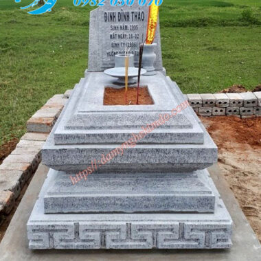 Mẫu mộ đá không mái đẹp, Lăng mộ đá băm bạt thủ công