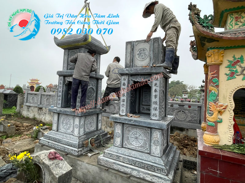 Lắp dựng 2 ngôi mộ Tổ (mộ tháp đá vuông) KT 127x127cm cao 3,5m cho họ Phạm tại Nam Định