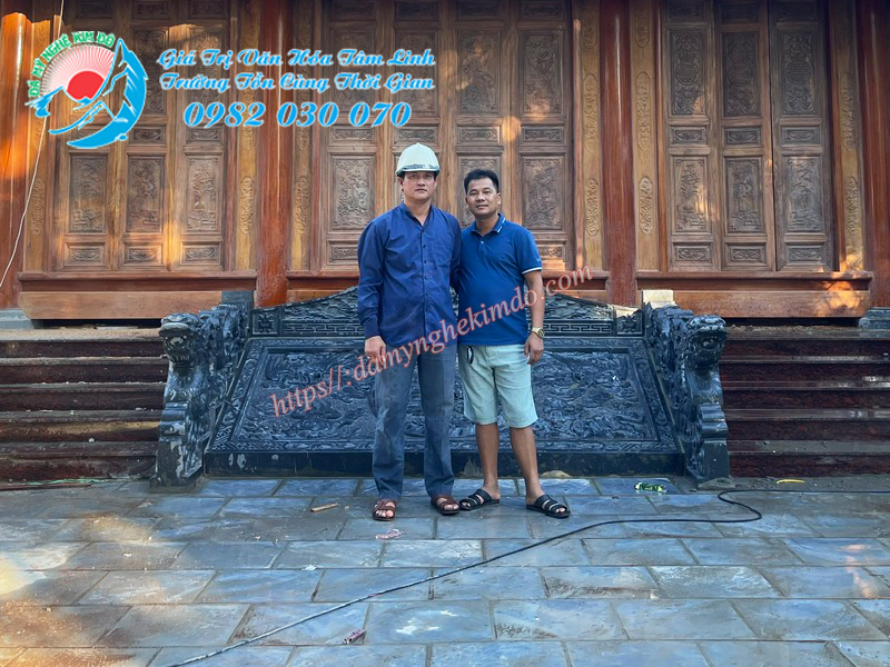 Lắp đặt chiếu rồng, rồng bò bậc cho nhà thờ đại tộc Nguyễn Đình chi 1 tại Nghệ an