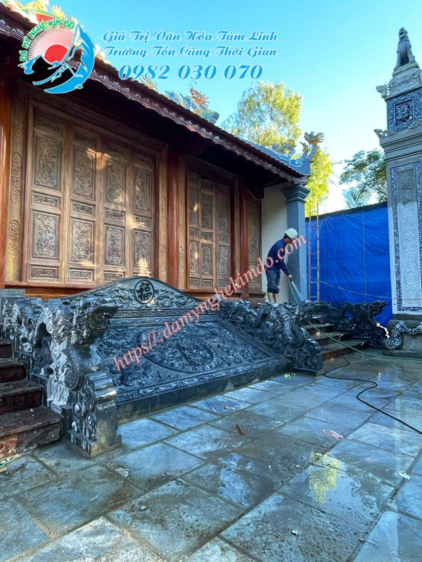 Lắp đặt chiếu rồng, rồng bò bậc cho nhà thờ đại tộc Nguyễn Đình chi 1 tại Nghệ an
