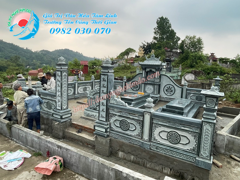 Lắp đặt Lan can đá xanh rêu chạm chữ thọ đẹp tại Hà Tĩnh