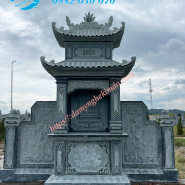 Lăng thờ đá xanh rêu, Mặt đứng phía trước lăng đá 2 mái đình